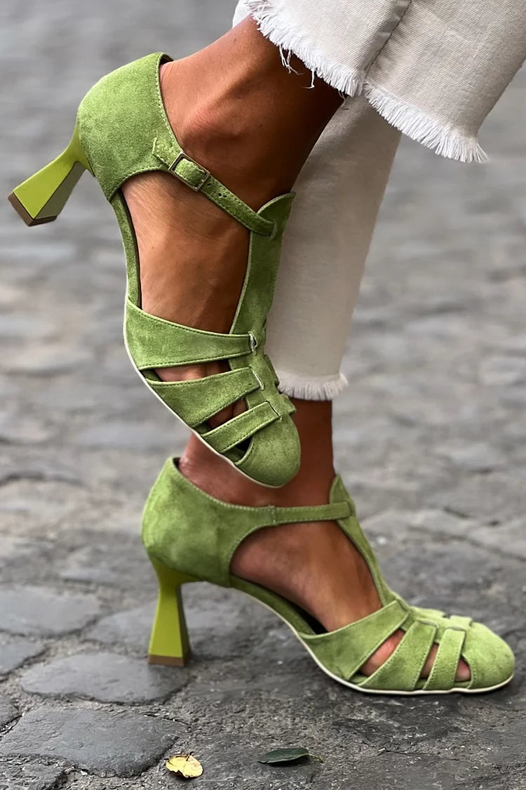 FRANCESCA | Sandales raffinées à talon moyen et croisement élégant dans le design